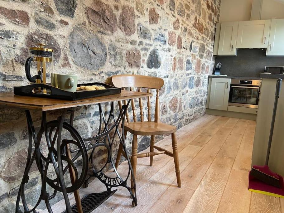 Signalman'S Cottage In Clachnaharry South Kessock Экстерьер фото
